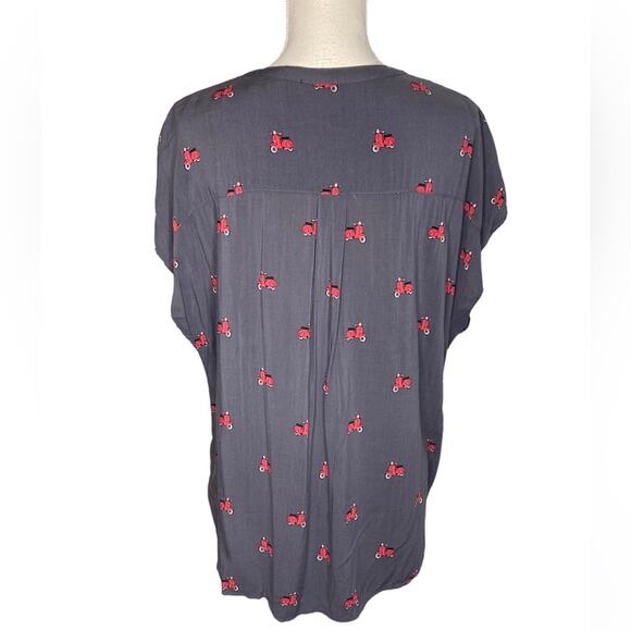 Torrid Gray Rayon Button-Down with Red Scooters Size 1 - Picture 3 of 6